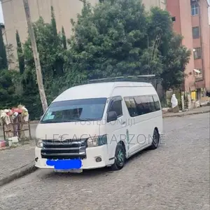 Toyota HiAce 2013 White