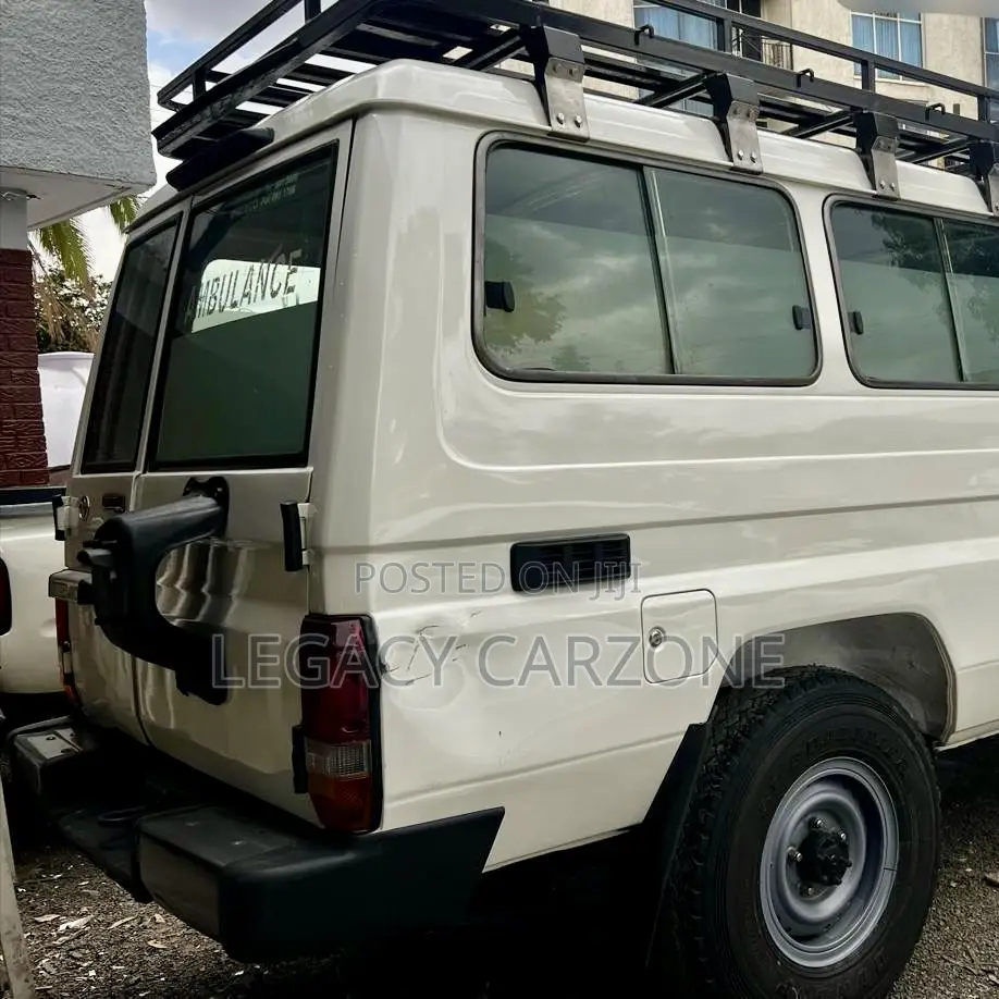 Toyota Land Cruiser 2013 White