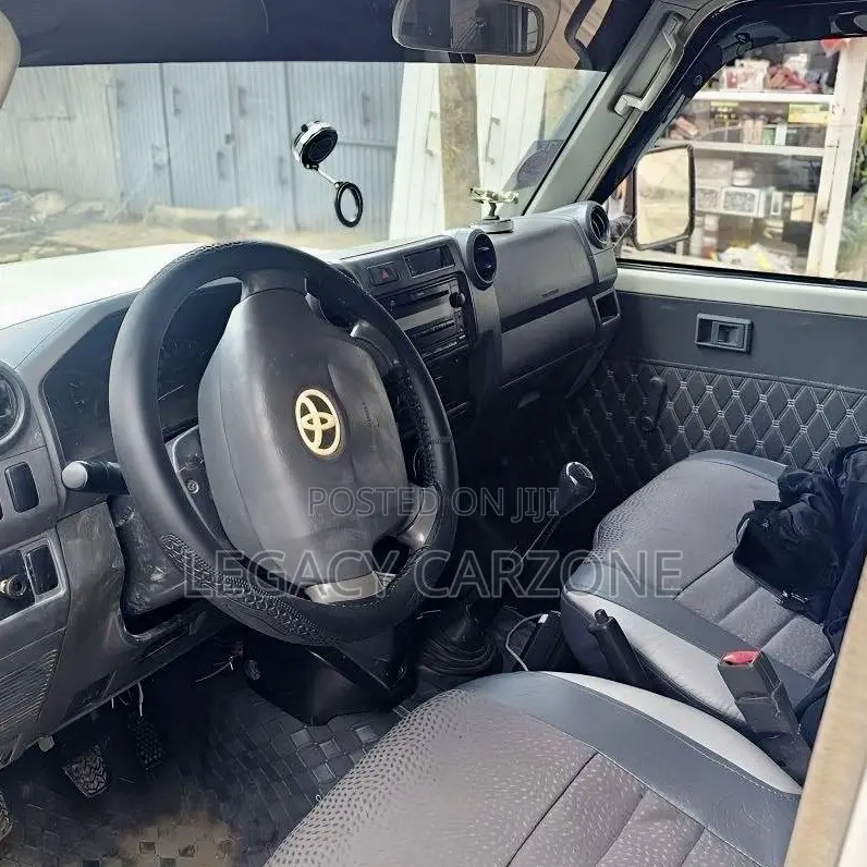 Toyota Land Cruiser 2012 White