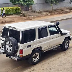 Toyota Land Cruiser 2012 White