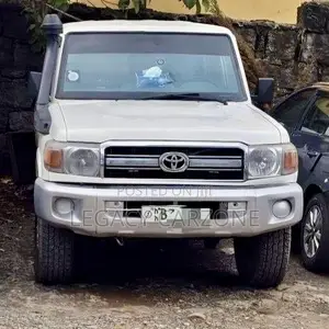 Toyota Land Cruiser 2012 White