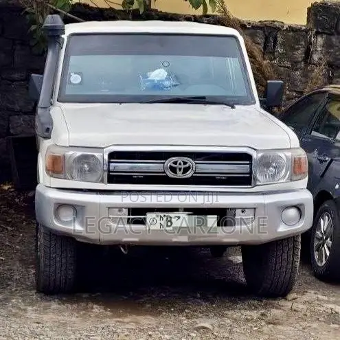 Toyota Land Cruiser 2012 White
