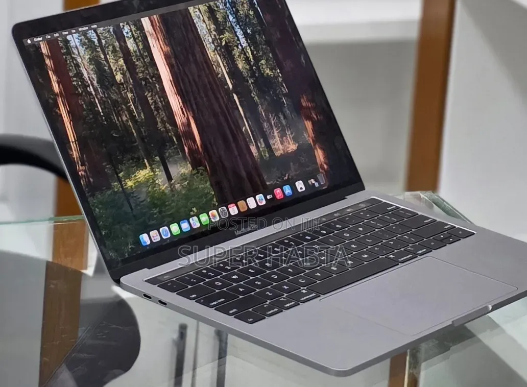 New Laptop Apple MacBook Pro 2019 16GB Apple M1 Pro SSD 256GB