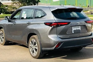 Toyota Highlander Hybrid 2026 Silver