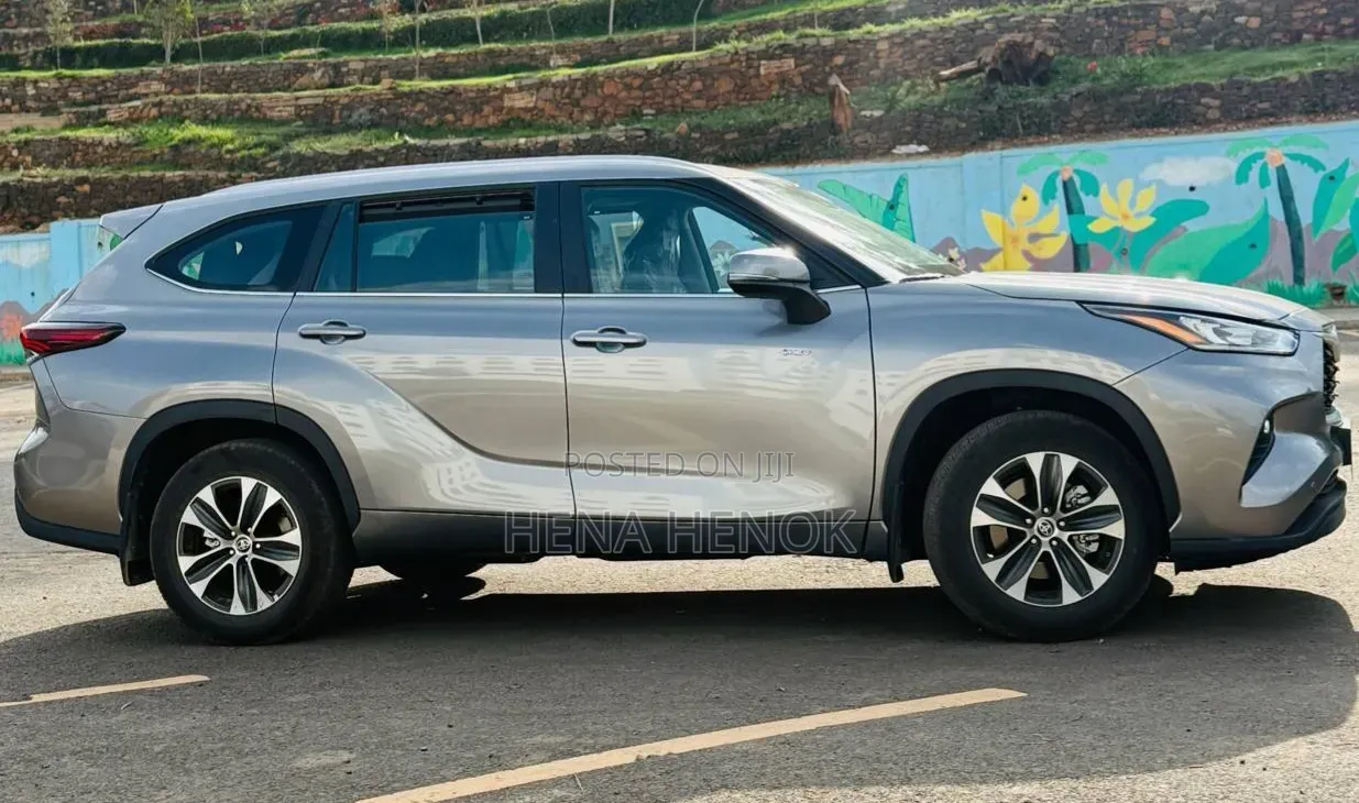 Toyota Highlander Hybrid 2026 Silver