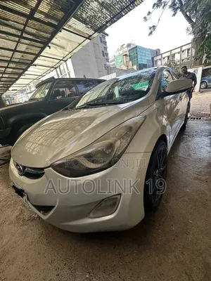 Hyundai Elantra 2013 Silver
