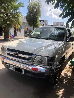 Toyota Hilux 2002 Whtie