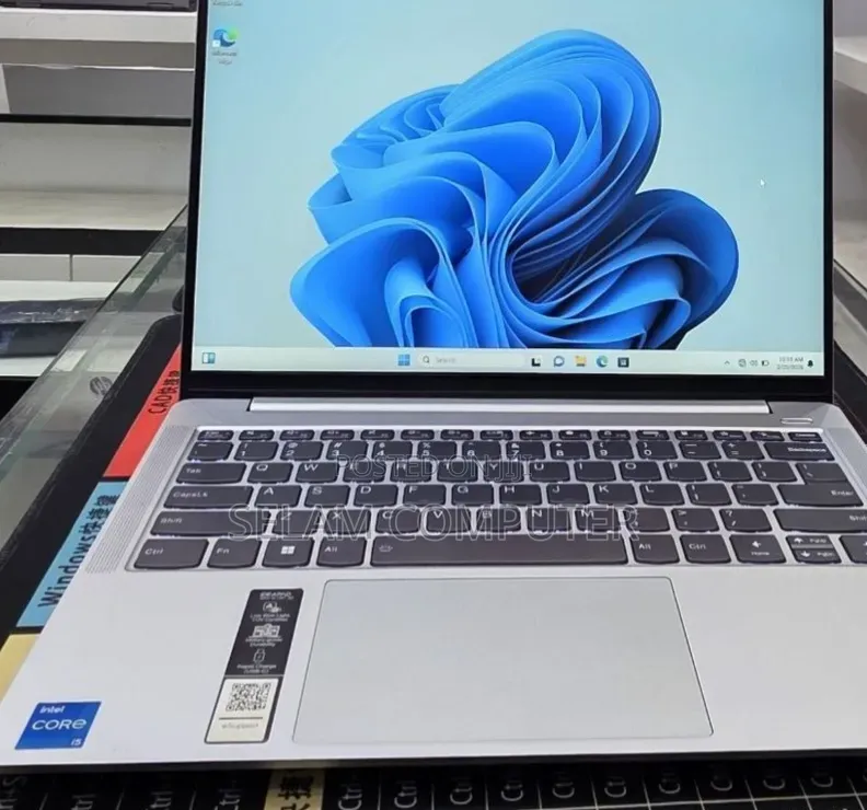 New Laptop Lenovo Ideapad 3 16GB Intel Core i7 SSD 512GB