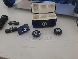 አስቸኳይ ሽያጭ፦ አዲስ Hollyland Lark M2 Combo ማይክሮፎን – ቀጥታ ከቻይና የመጣ!