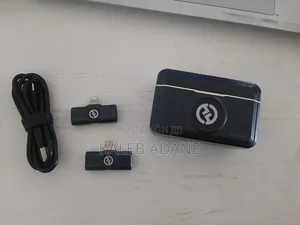 አስቸኳይ ሽያጭ፦ አዲስ Hollyland Lark M2 Combo ማይክሮፎን – ቀጥታ ከቻይና የመጣ!