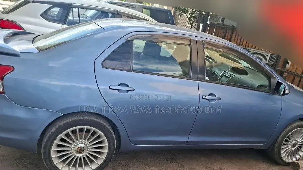 Toyota Yaris 2010 Blue