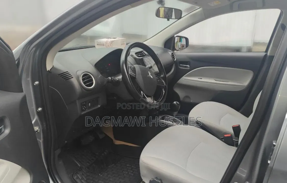 Mitsubishi Attrage 2022 Gray