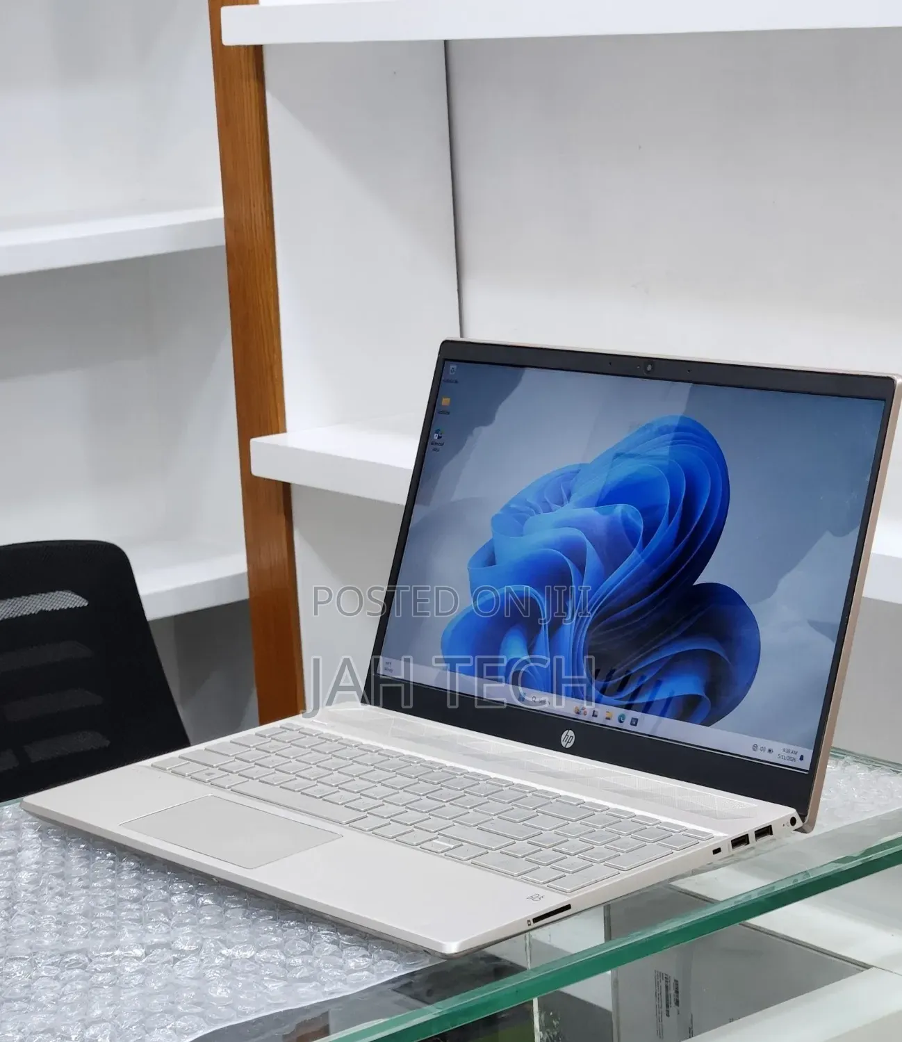 New Laptop HP Pavilion 15 8GB Intel Core i5 SSHD (Hybrid) 512GB