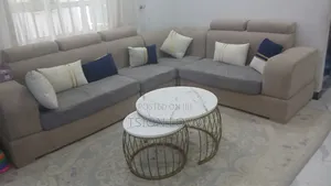 ሶፋ ከነ ሁለት ጠረጴዛ Used Almost New