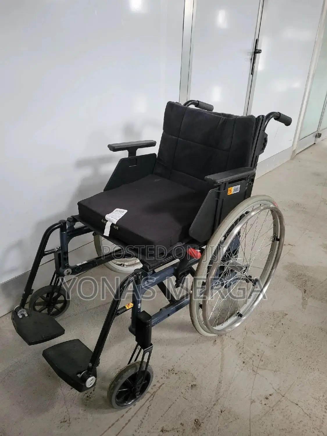 European Orginal Wheelchair你=Wheelchair With Elevating Legrests