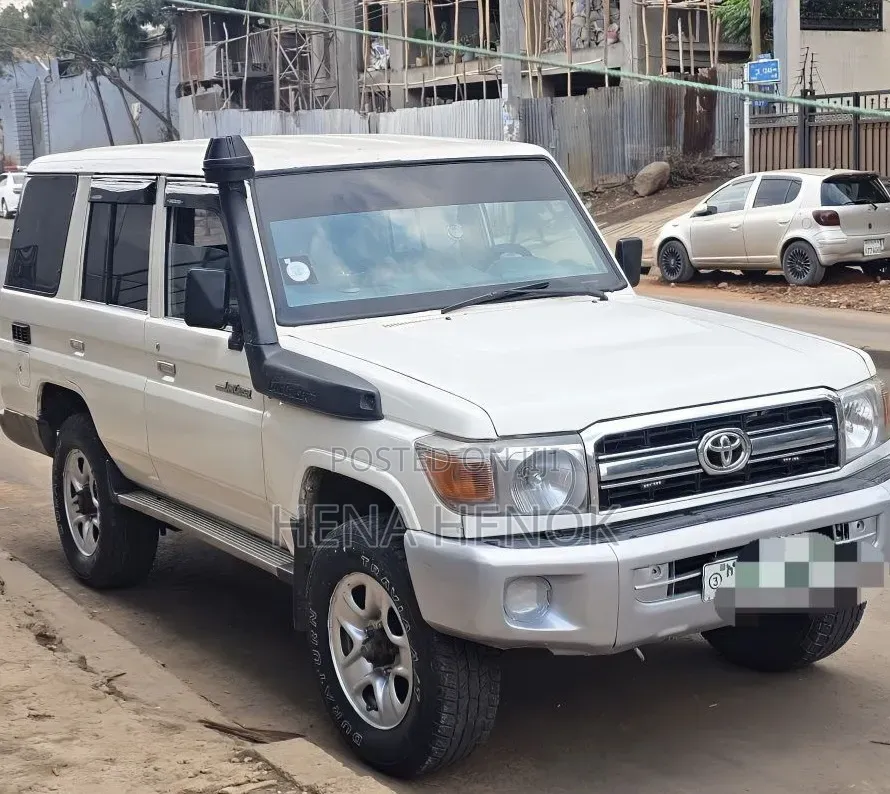Toyota Land Cruiser 2012 White
