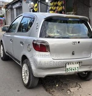 Toyota Vitz 2001 Silver