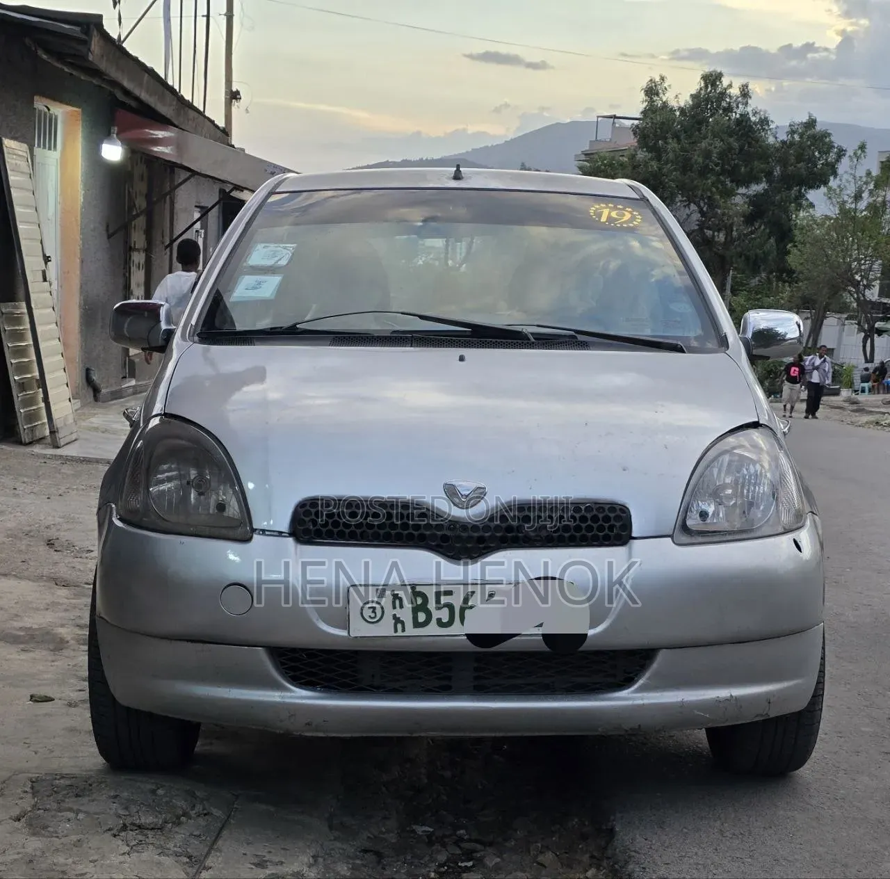 Toyota Vitz 2001 Silver
