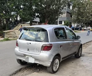 Toyota Vitz 2001 Silver