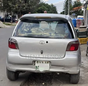 Toyota Vitz 2001 Silver