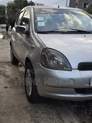 Toyota Vitz 2001 Silver