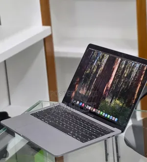 New Laptop Apple MacBook Pro 2019 16GB Intel Core i7 SSD 256GB