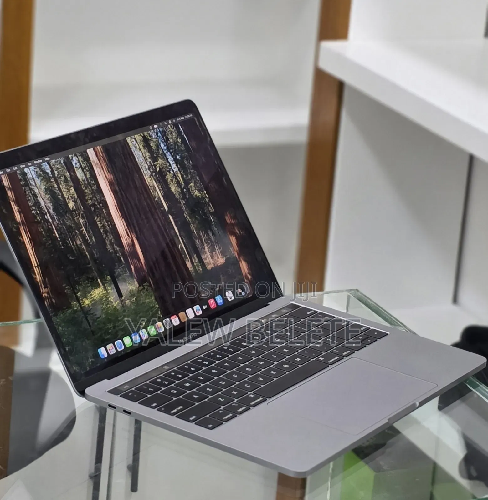 New Laptop Apple MacBook Pro 2019 16GB Intel Core i7 SSD 256GB