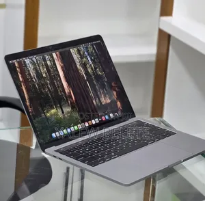 New Laptop Apple MacBook Pro 2019 16GB Intel Core i7 SSD 256GB