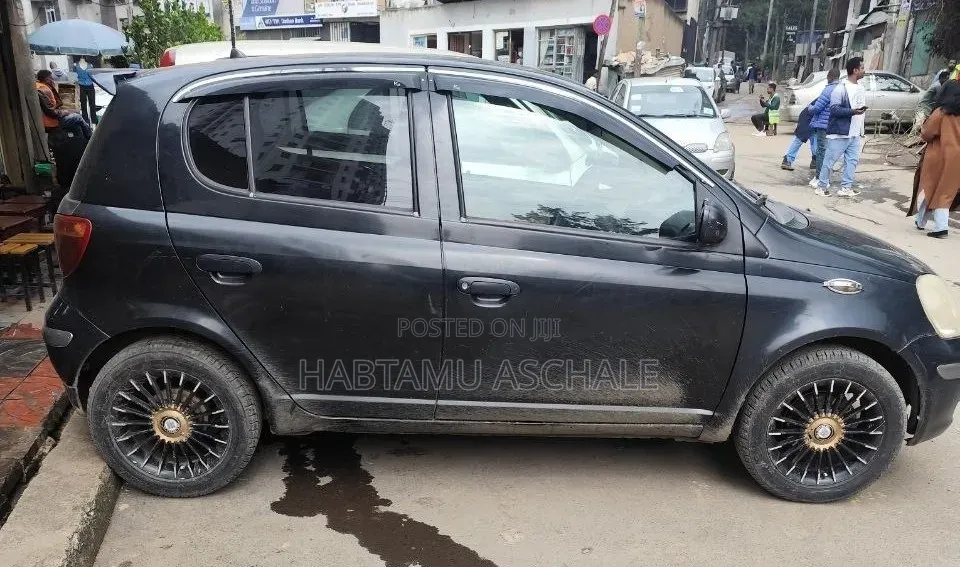 Toyota Vitz 2004 Black