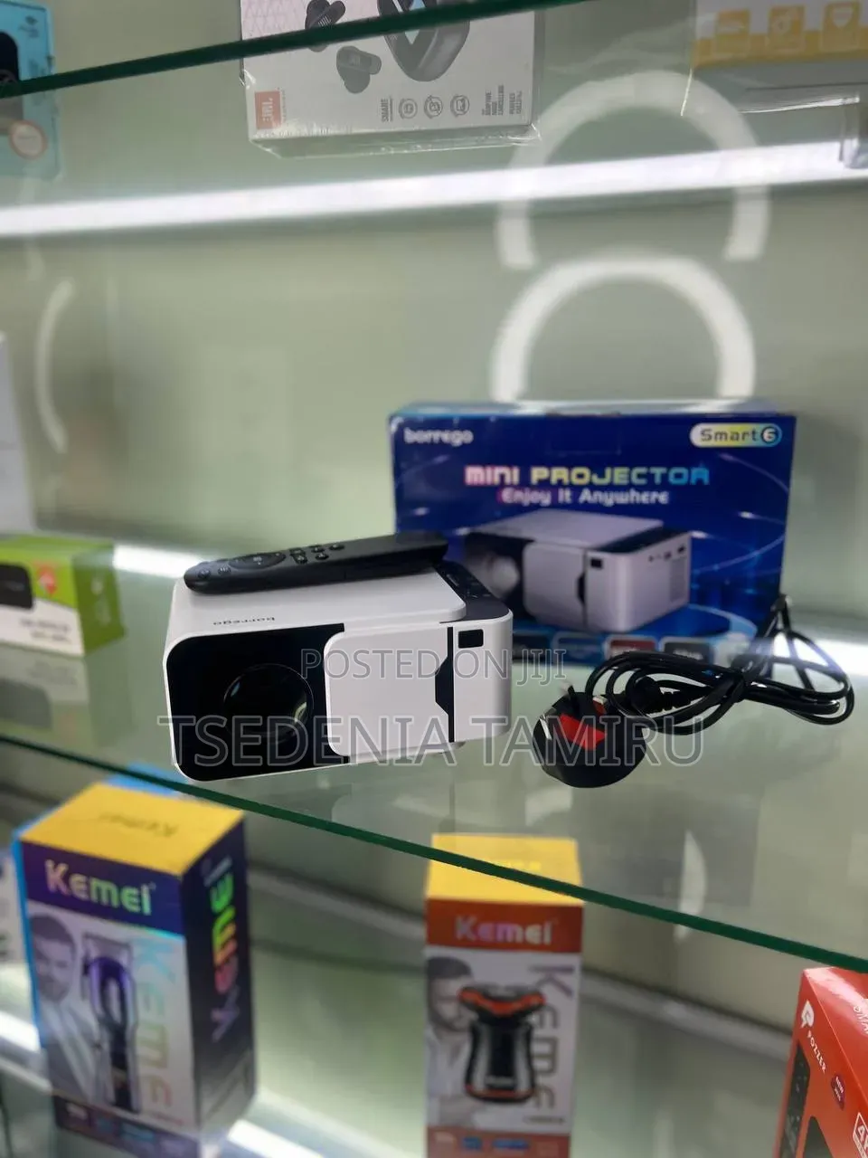 The Borrego Smart 6 Mini Projector