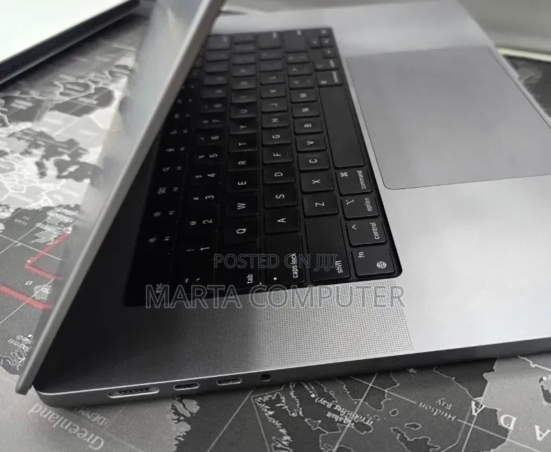 New Laptop Apple MacBook Pro 2020 M1 32GB Apple M1 Pro SSD 1T