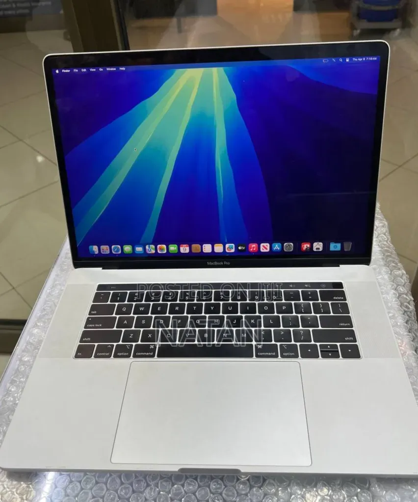 New Laptop Apple MacBook Pro 2018 16GB Intel Core i7 SSD 256GB