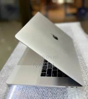 New Laptop Apple MacBook Pro 2018 16GB Intel Core i7 SSD 256GB