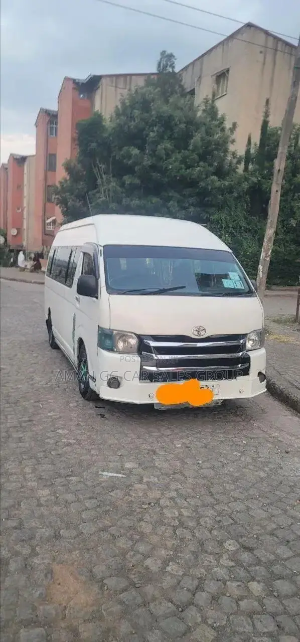 Toyota HiAce 2013 White