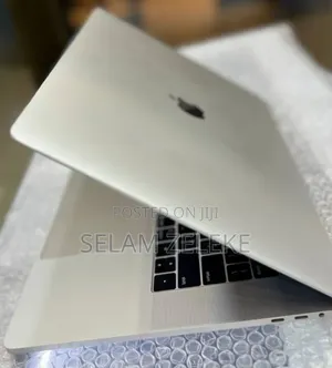 New Laptop Apple MacBook Pro 2018 16GB Intel Core i7 SSD 256GB