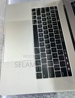 New Laptop Apple MacBook Pro 2018 16GB Intel Core i7 SSD 256GB