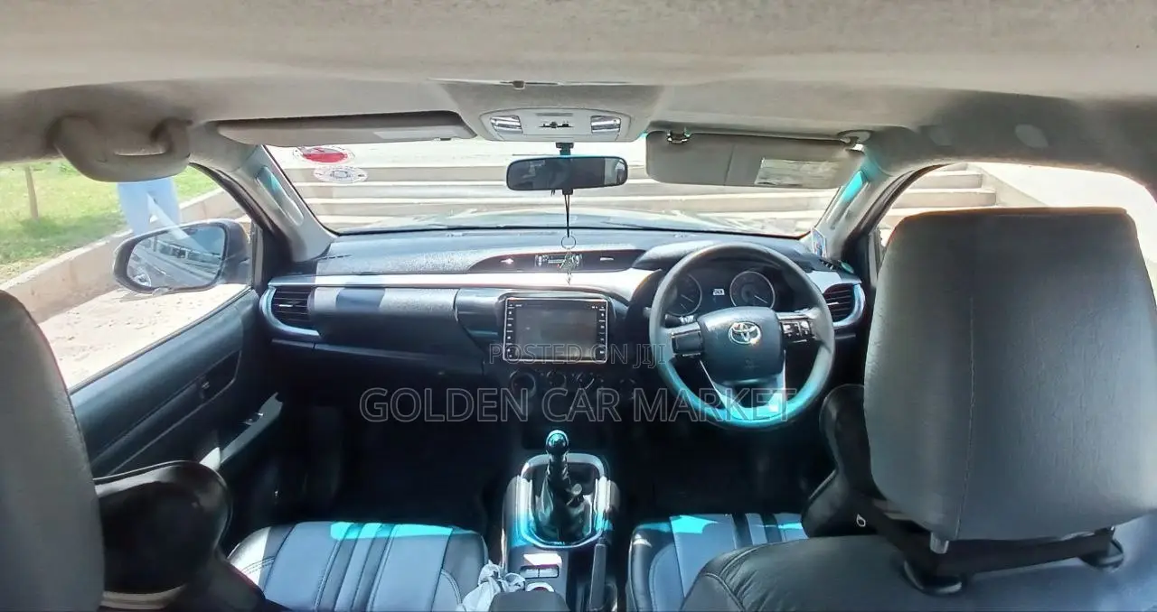 Toyota Hilux 2017 Gray