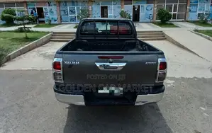 Toyota Hilux 2017 Gray