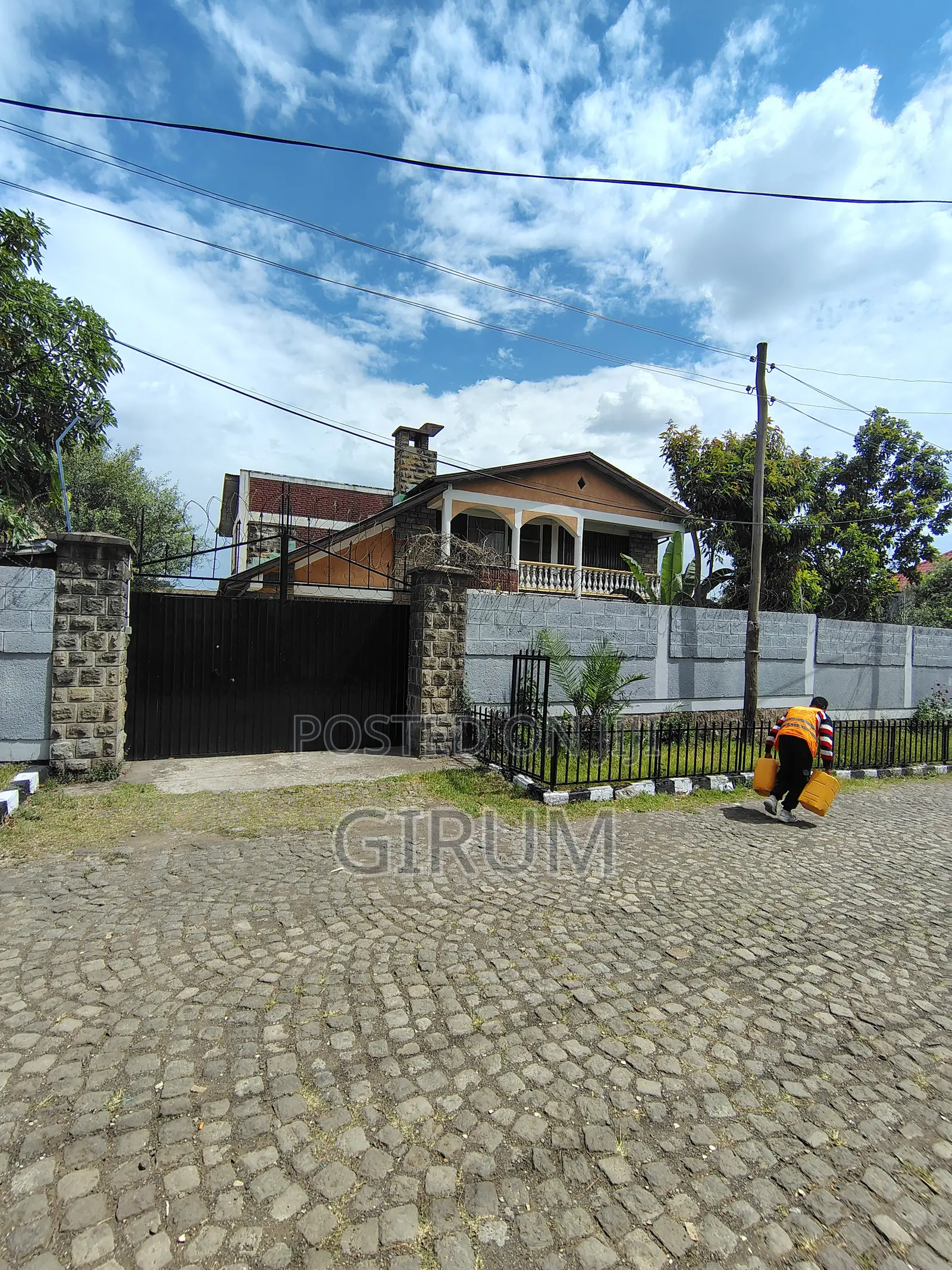 Furnished 4bdrm House in Bole for sale