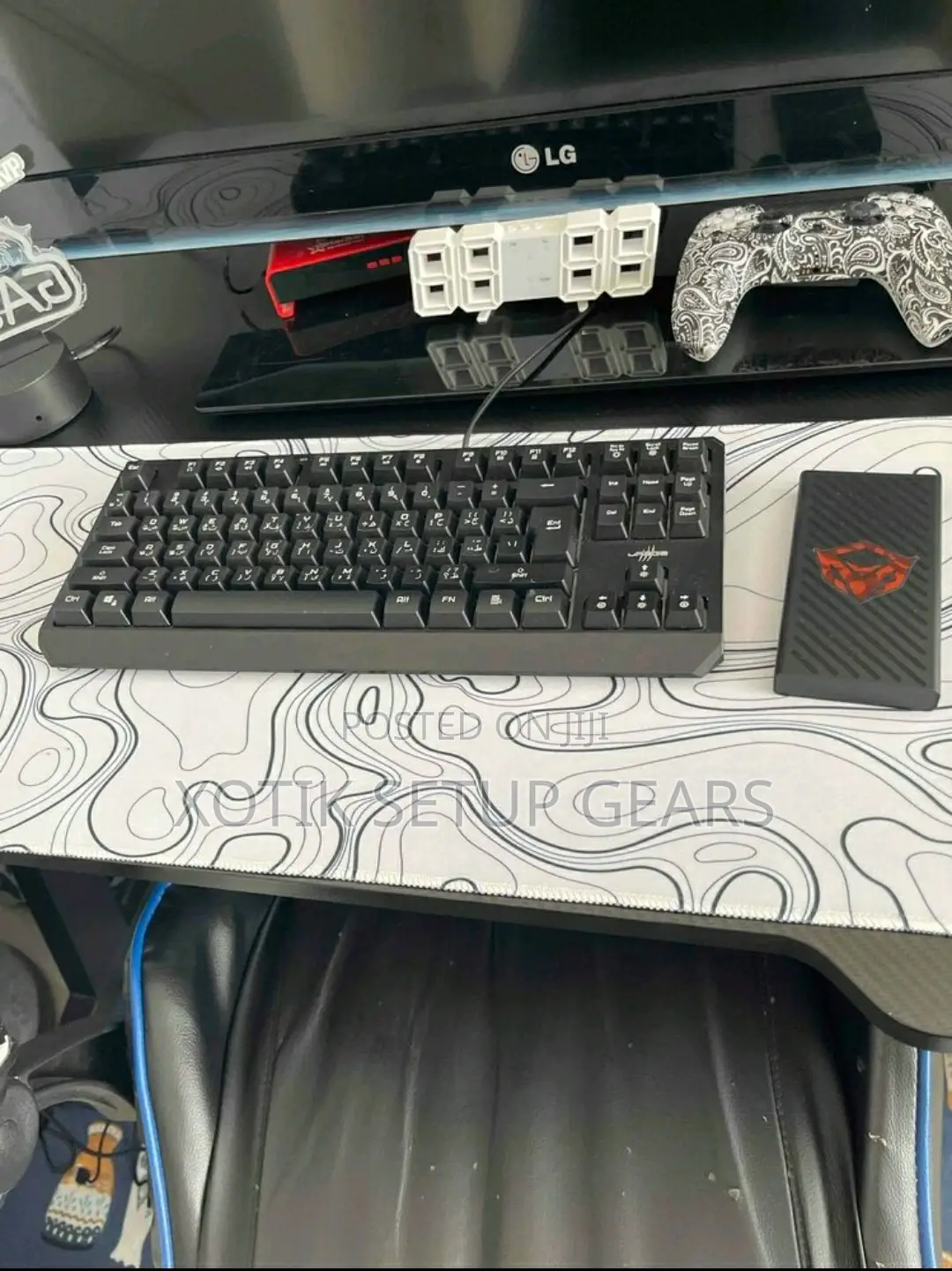 80 X 30 X 0.2cm White and Black Contour Themed Mouse Pad - Desk Mat