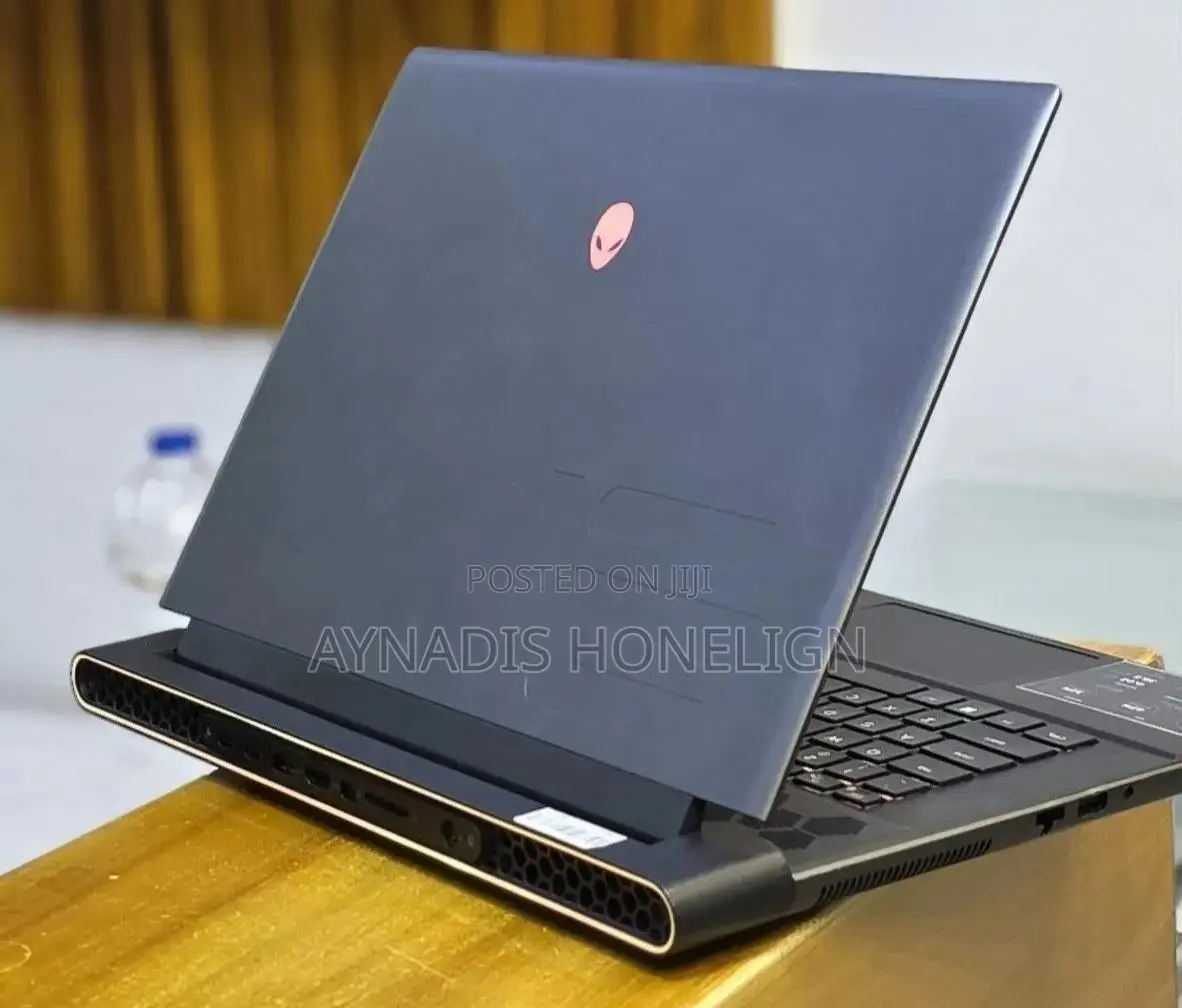 New Laptop Alienware X16 r1 16GB Intel Core i9 SSD 1T
