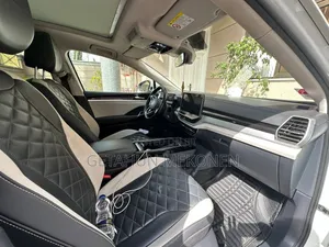 Volkswagen ID.6 2023 White