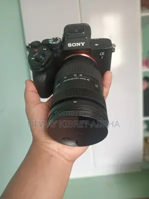 Sony A7 Iv + Sigma 28-70mm F2.8 2 Batteries + Charger Excellen