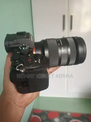 Sony A7 Iv + Sigma 28-70mm F2.8 2 Batteries + Charger Excellen