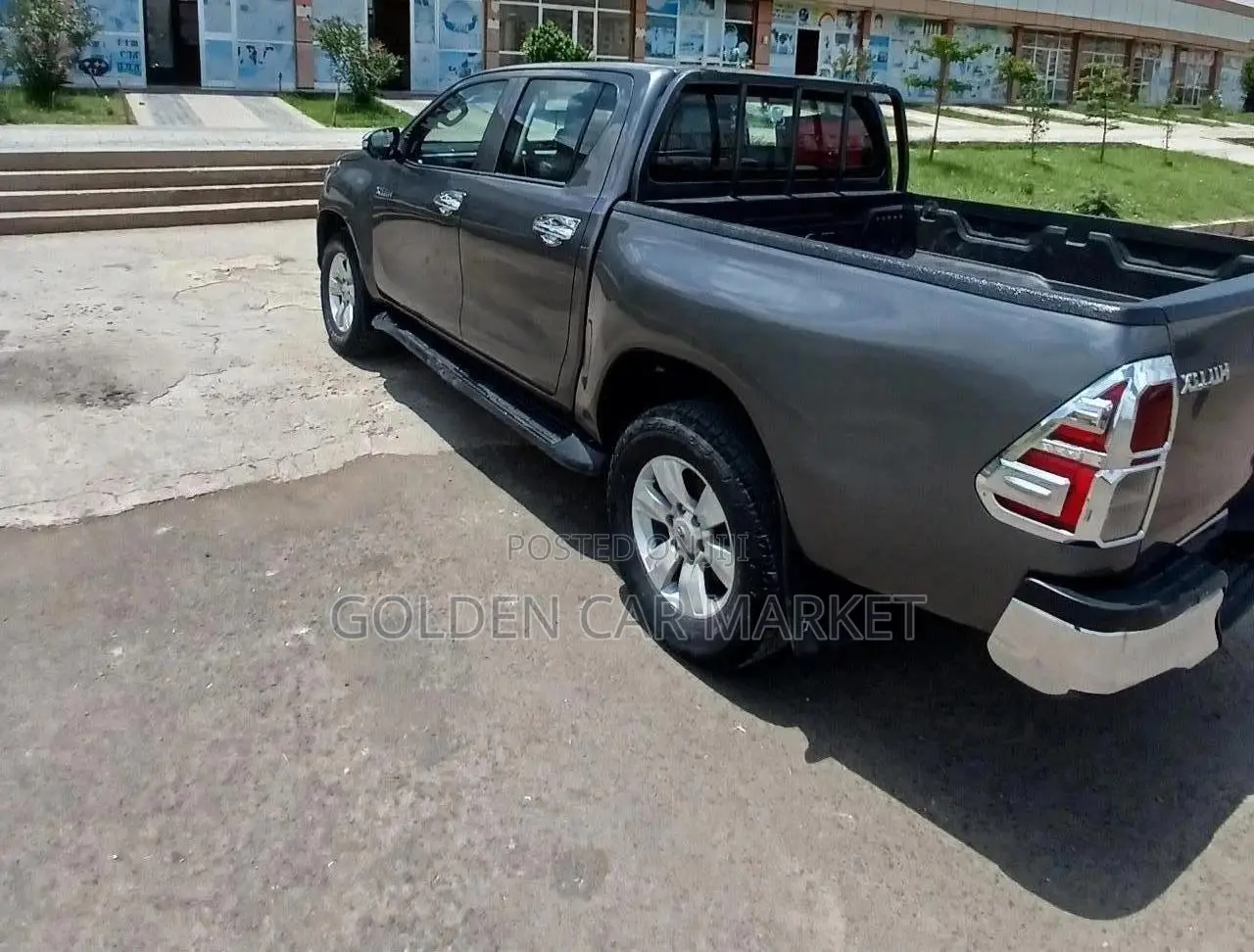 Toyota Hilux 2017 Gray