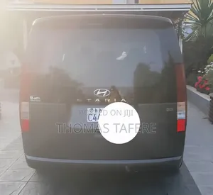 Hyundai Staria 2022 Black