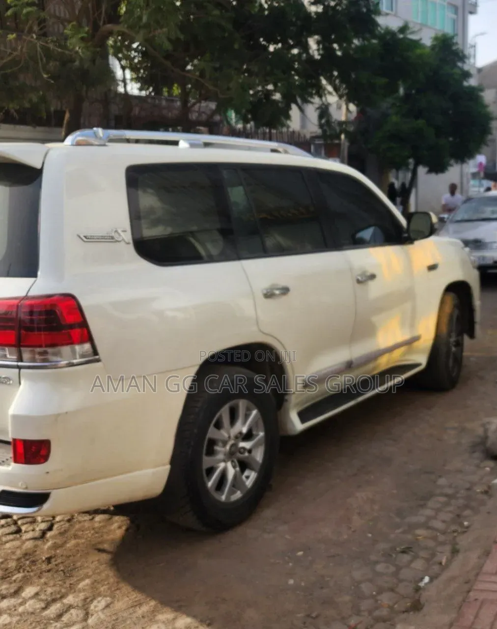 Toyota Land Cruiser 2010 White