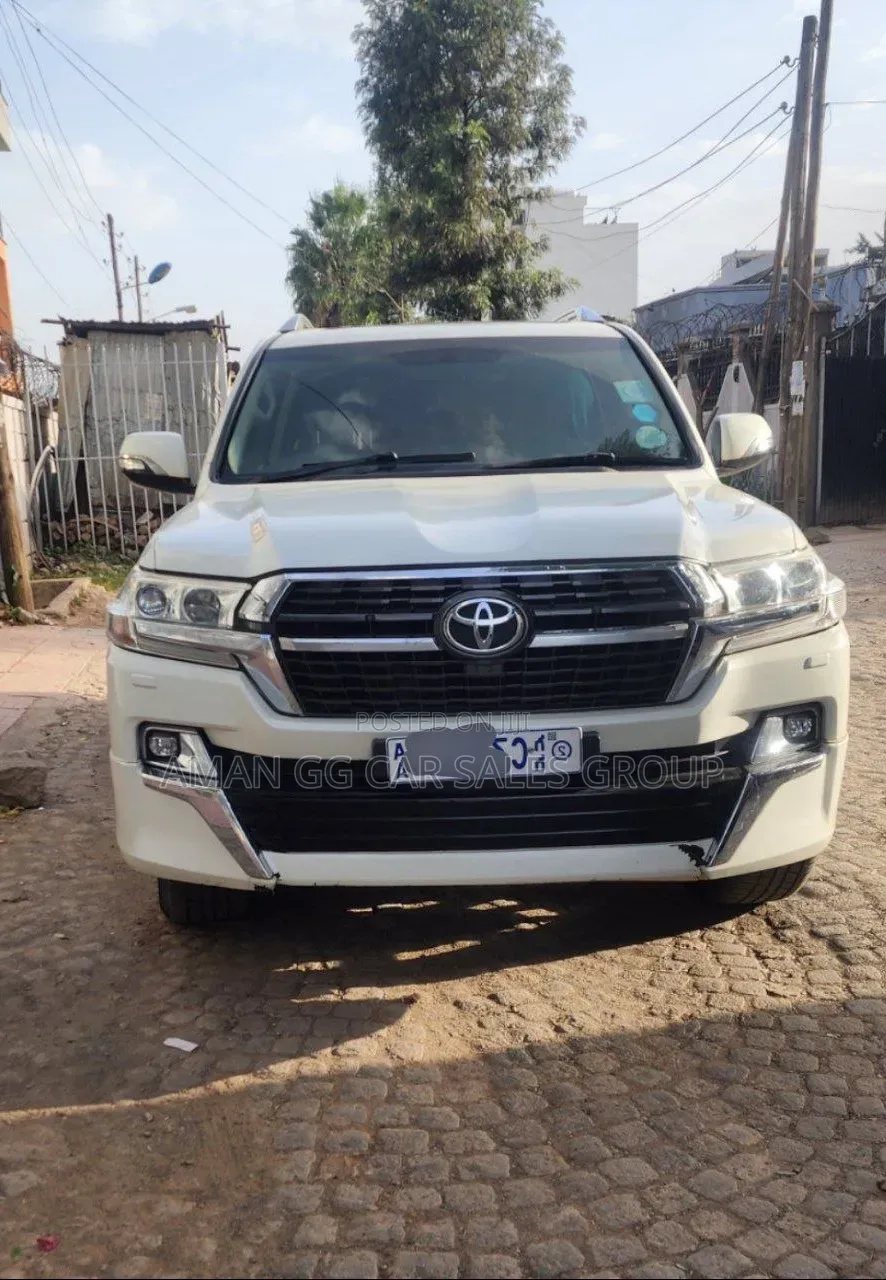 Toyota Land Cruiser 2010 White