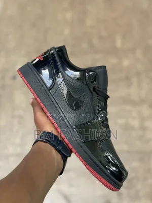 Air Jordan 1 Low Iconic Streetwear