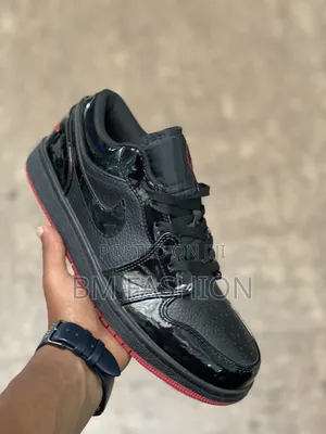 Air Jordan 1 Low Iconic Streetwear